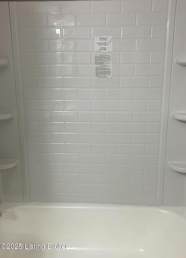 Foto del edificio - 735 Compton St