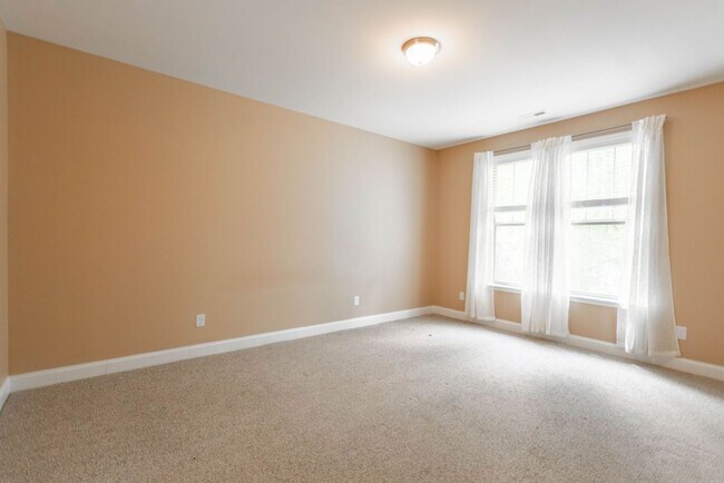 Foto del edificio - Fantastic Location & Price