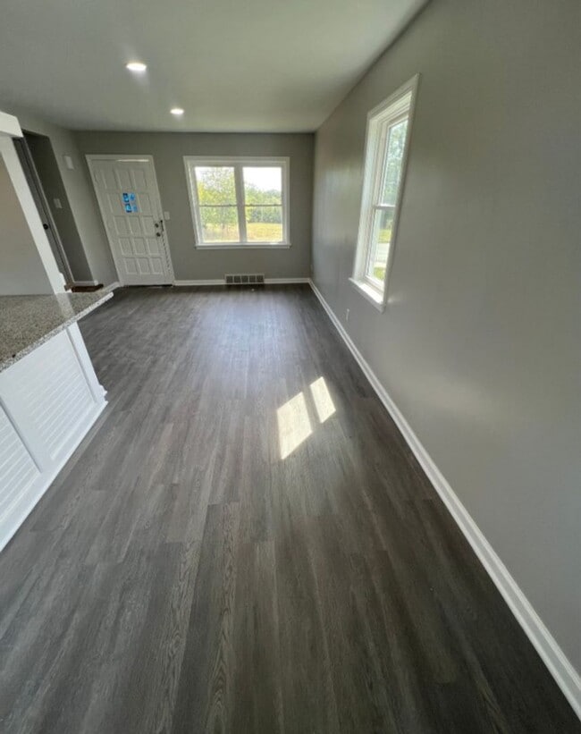 Building Photo - Modern 2-Bed, 1-Bath Duplex with Garage & ...