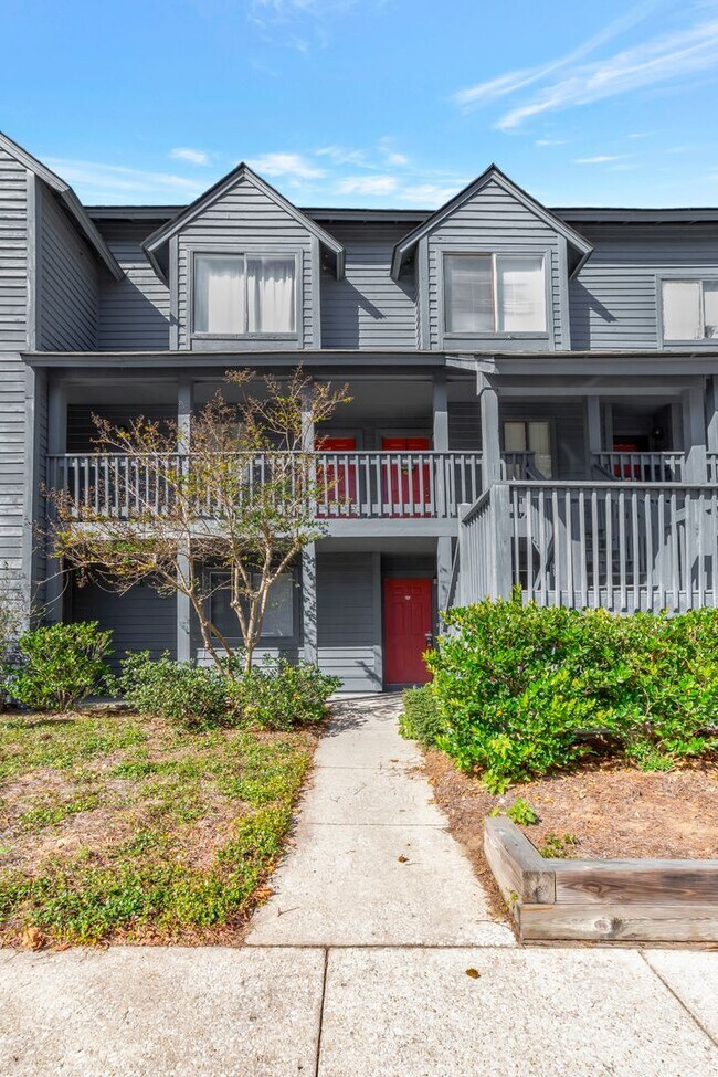 Building Photo - Great Location! Close to Folly Beach and D...
