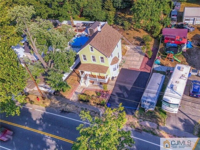 Foto del edificio - 237 Manalapan Rd