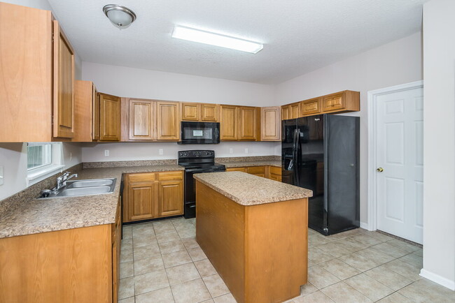Building Photo - 1611 Northglen Cir