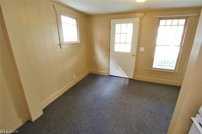 Building Photo - 39 W 2nd St