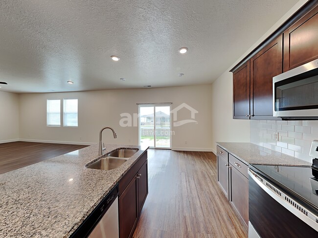 Building Photo - 1205 Wagon Way