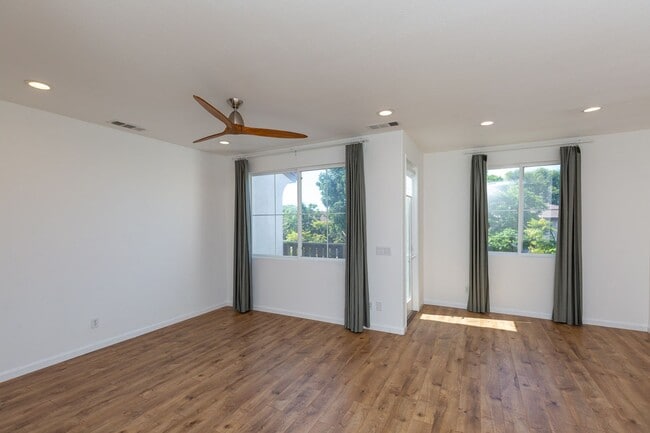 Foto del edificio - 3 Bed, 2 Bath Townhome in Carlsbad