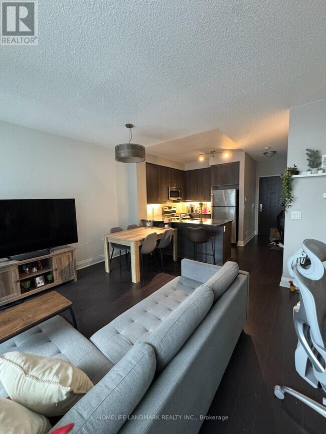 Photo du bâtiment - 1185 The Queensway