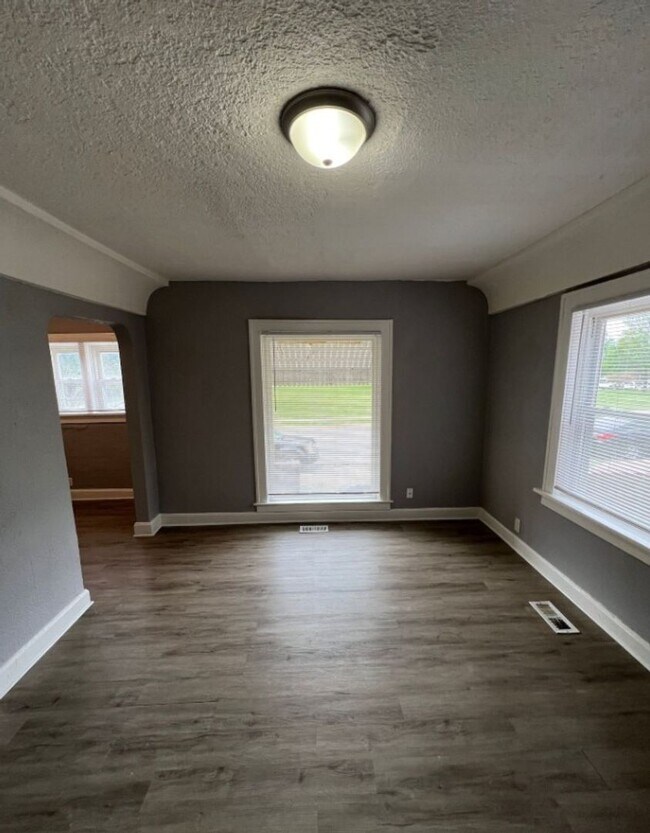 Foto del edificio - Cozy 2-Bedroom Duplex Minutes from Indepen...