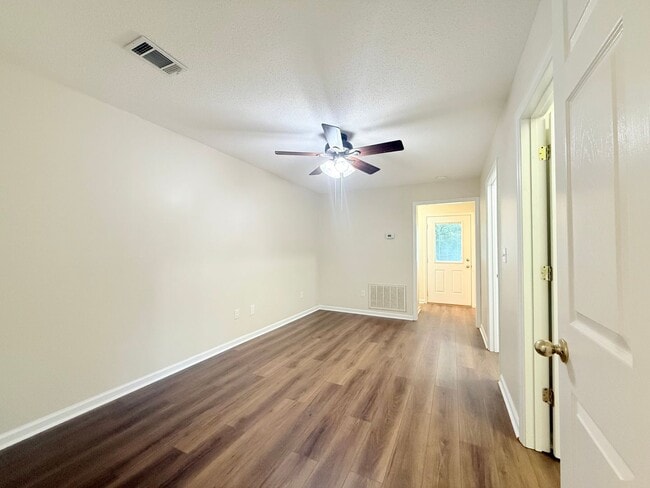 Foto del edificio - Cute 1 Bed 1 Bath Home Available! Call to ...