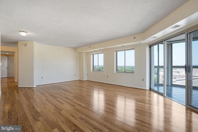 Foto del edificio - 2121 Jamieson Ave