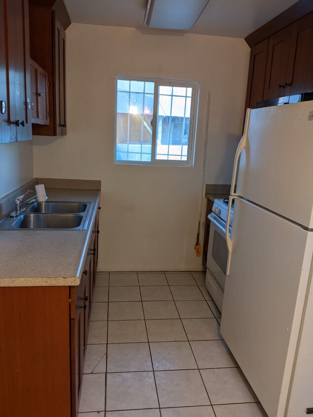 Cocina - 3319 Livonia Ave