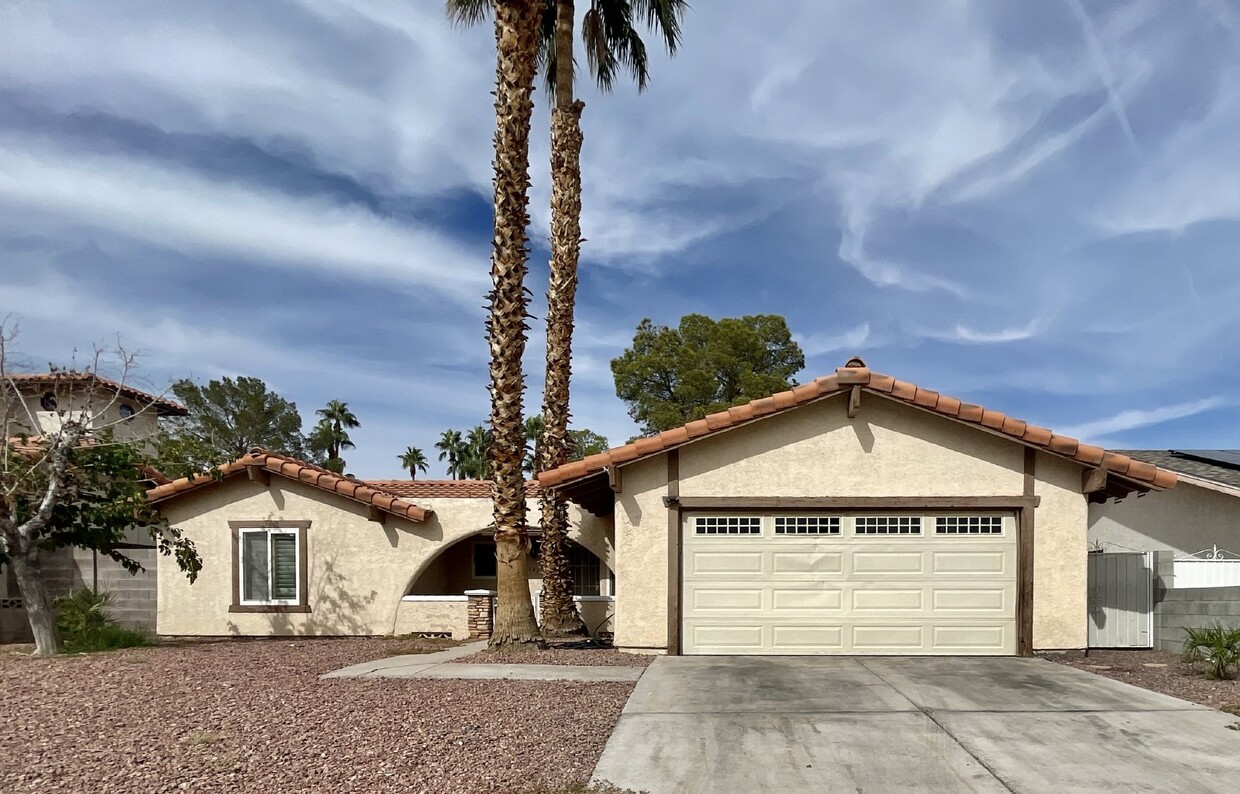 Foto principal - Gorgeous 3 bedroom 2 bath single story on ...