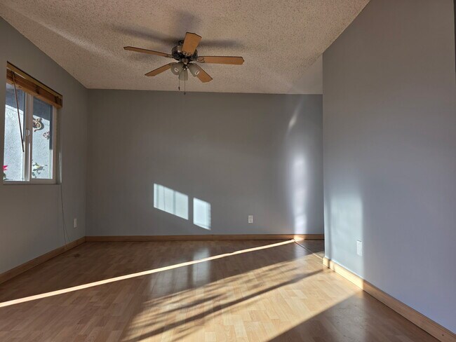 Foto del edificio - 4126 E 2nd St