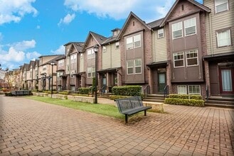 Building Photo - 1371 Brooklyn Walk NE