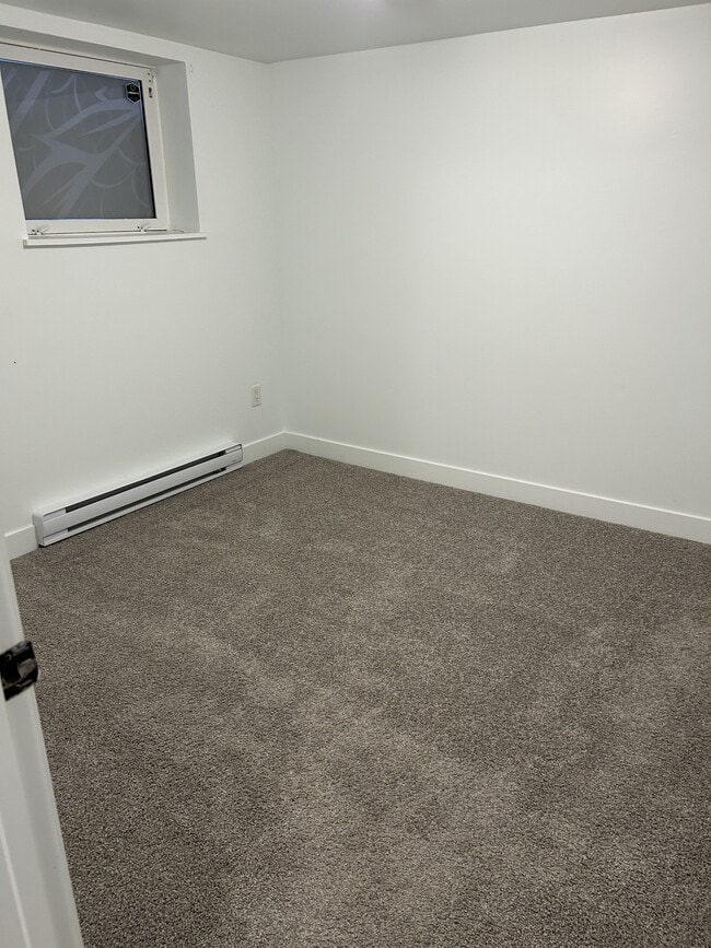 Building Photo - 6408-6119 119 Ave