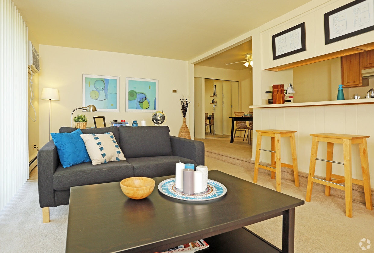 Auburn Hills Apartments Rentals in Auburn Hills at 2760 Patrick Henry