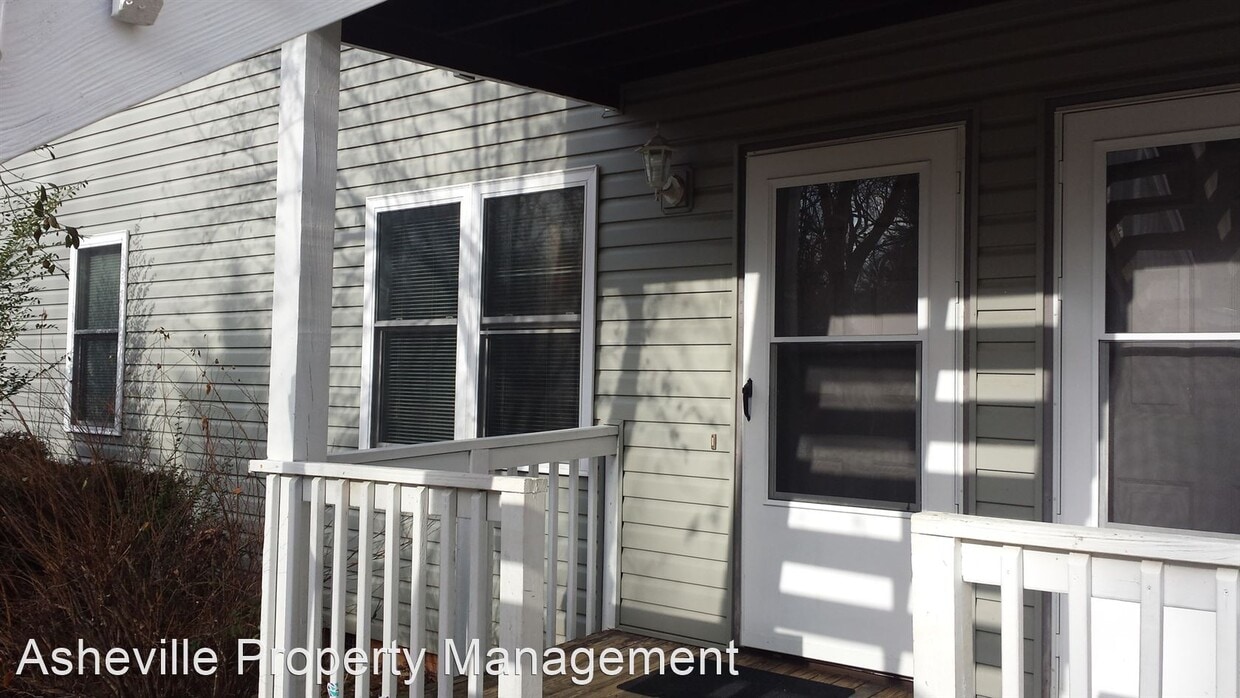 16 Deep Woods Rd, Weaverville, NC 28787 Room for Rent in Weaverville