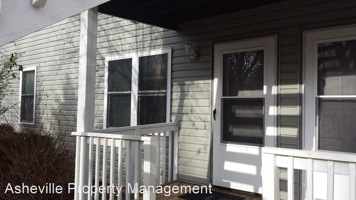16 Deep Woods Rd, Weaverville, NC 28787 Room for Rent in Weaverville