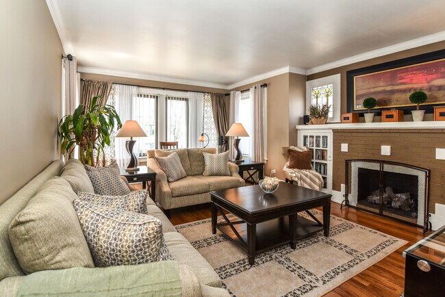 Foto del edificio - 5923 N Fairfield Ave