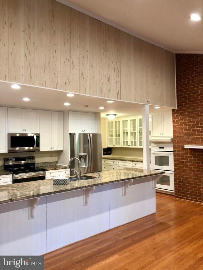 Building Photo - 7809 Karen Forest Dr