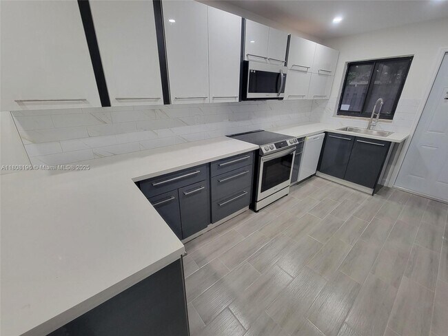 Foto del edificio - 2300 SW 18th Terrace