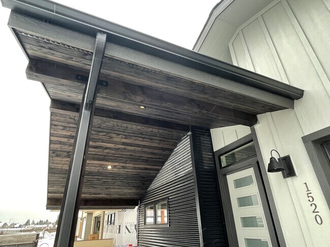 Building Photo - 1520 W Moselle Dr