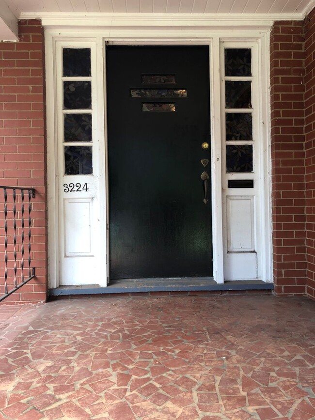 Building Photo - Beautiful newly updated single family home...