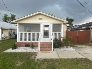 Building Photo - 1006 Massalina Dr