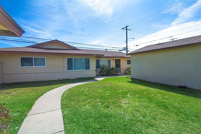 Building Photo - 306 N Azusa Ave