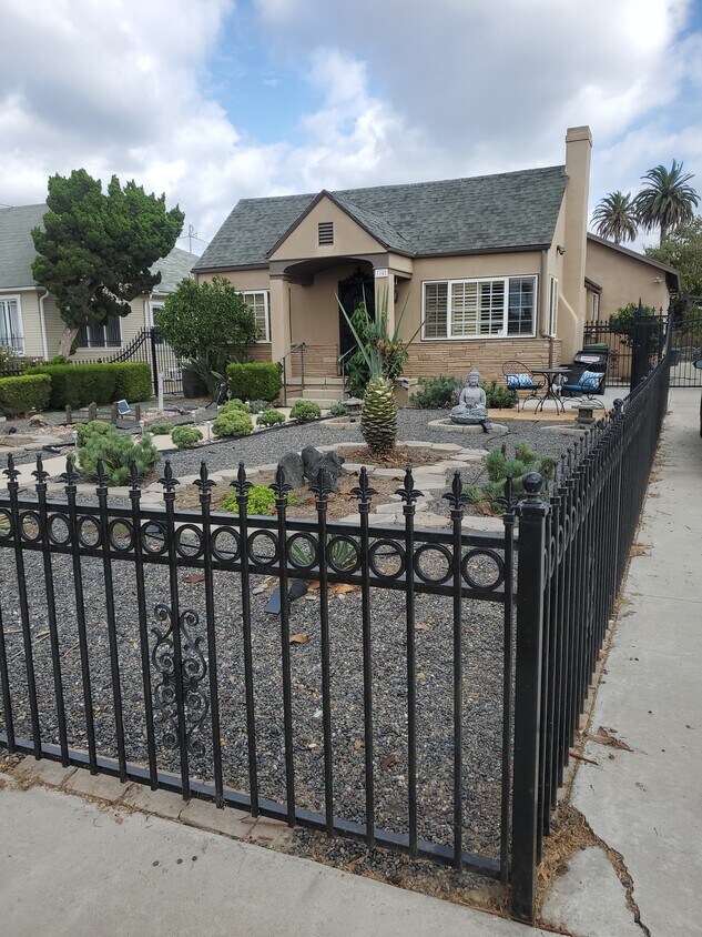 1142 S Windsor Blvd, Los Angeles, CA 90019 House for Rent in Los