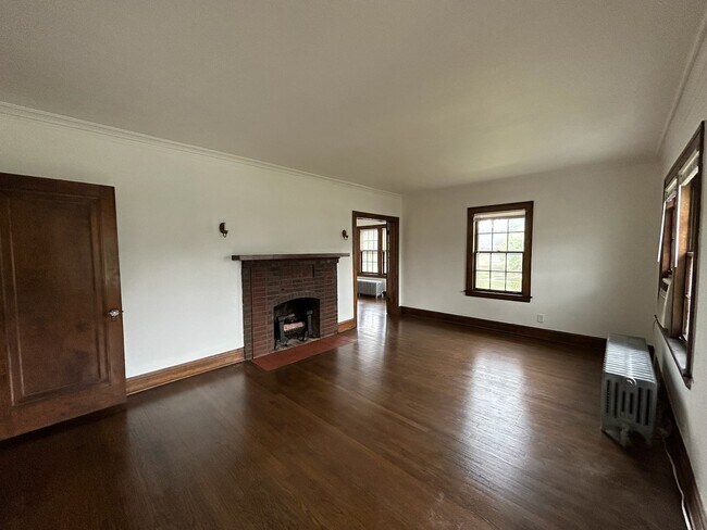 Building Photo - 994 Greenview Ave