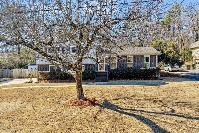 Building Photo - 908 Ryecroft Rd