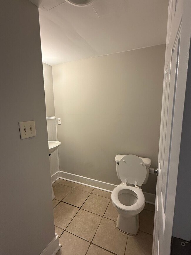 Building Photo - 810 Schmitt Rd