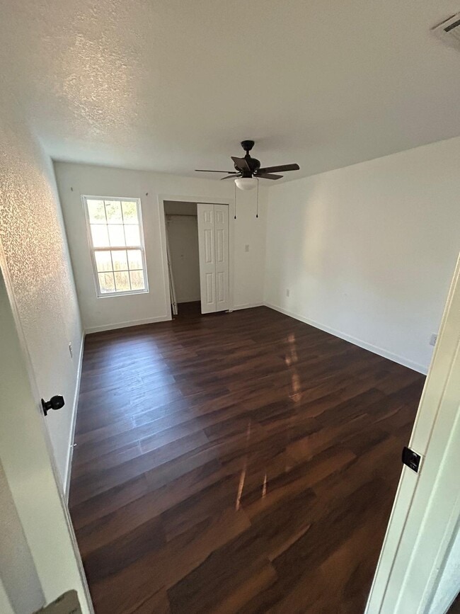 Building Photo - 111 Ashford Dr