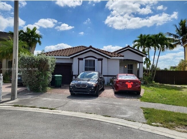 Building Photo - 14420 SW 12th Ln