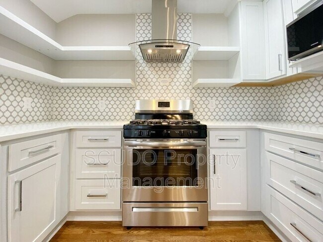 Building Photo - 5320 W 71st St