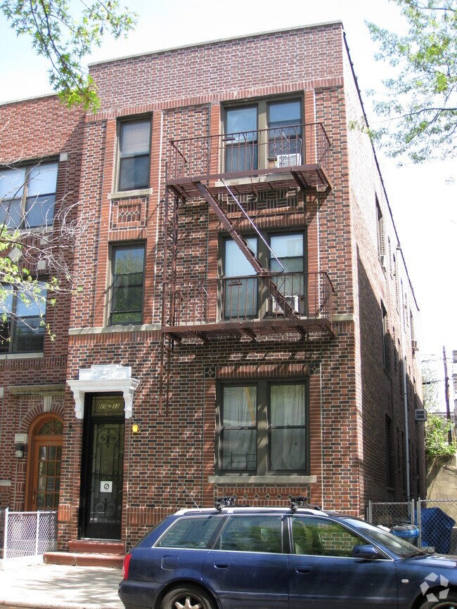 Building Photo - 25-33 36th St