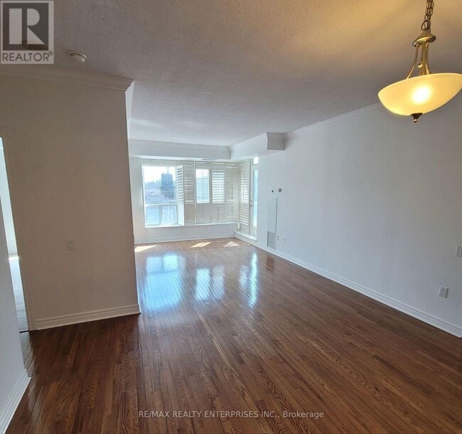 Building Photo - 2-402 Edith Dr