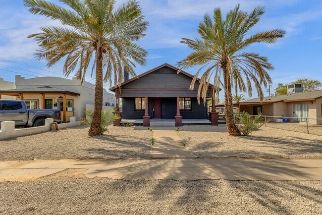 Foto del edificio - Brand new 3 bedroom renovation next to His...