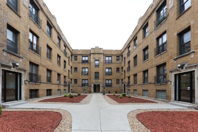 Foto principal - 732 W Roscoe St