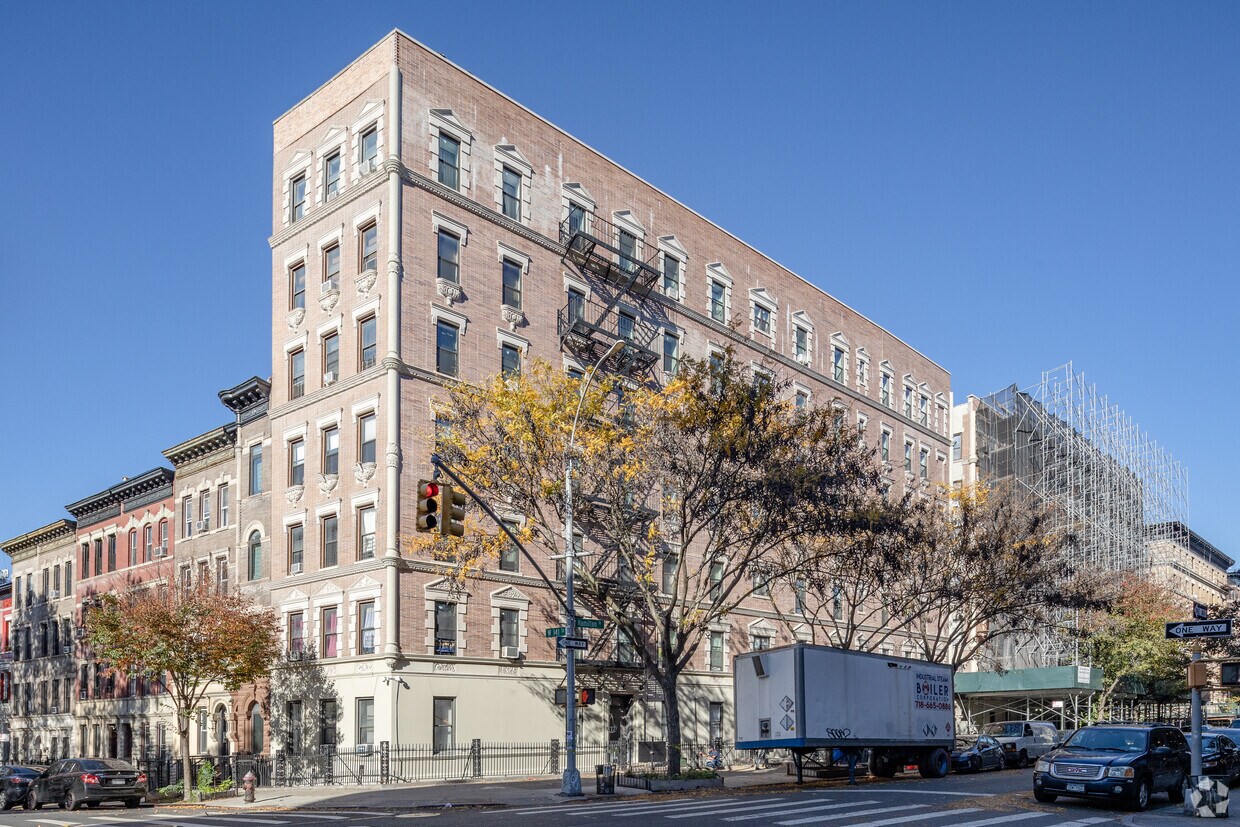 Primary Photo - 94-102 Hamilton Pl