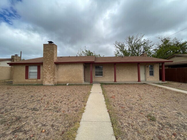 Foto del edificio - 2208 Hunt Dr