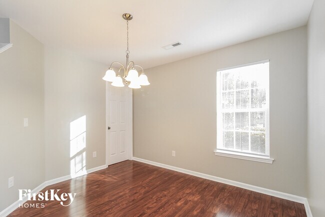 Building Photo - 5002 Long Branch Dr
