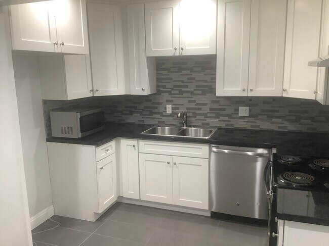 Foto del edificio - 2121 Vanderbilt Ln