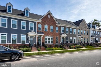 Building Photo - 6416 Greenleigh Ave