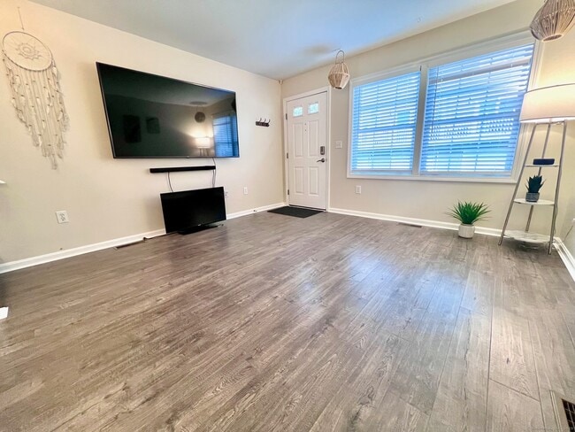 Foto del edificio - 48 Strawberry Hill Ave