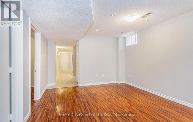 Building Photo - 157 Hollywood Hill Cir