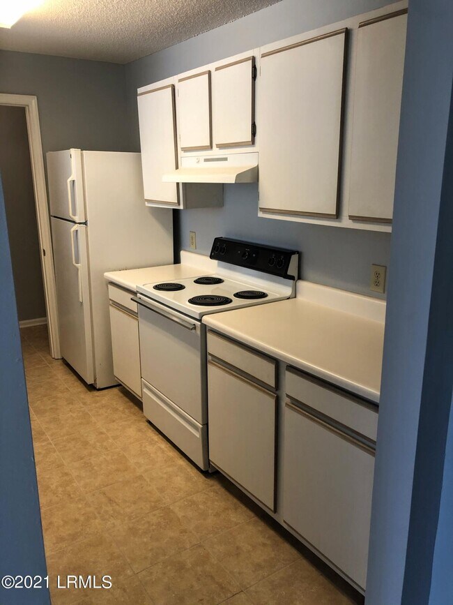 Building Photo - 1231 Ladys Island Dr