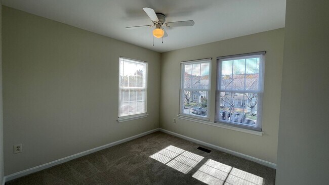 Foto del edificio - End Unit Townhouse in North Stafford