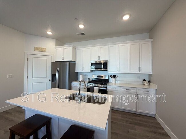 Foto del edificio - 5801 S Garnet Dr