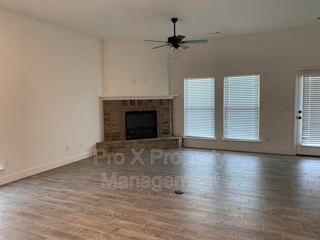 Building Photo - 812 Delaney Dr